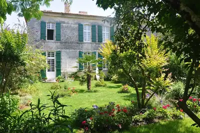 Image de Maison Garésché, demeure de charme, classée 3*, clim, très beau jardin  privatif