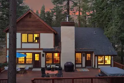 Image de Modern Family-Friendly Home / Tahoe City / suivant des sentiers nordiques, Lake And Resorts