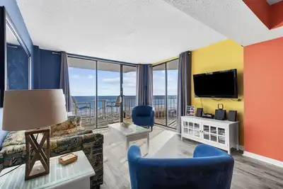 Image de Beautiful Ocean Front Condo - Réservation 2019!