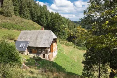 Image de Propriété dans un Schwarzwaldhof historique: forêt isolée, monument rénové, wifi