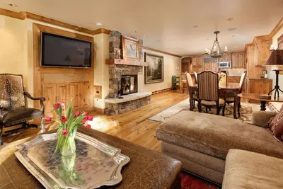 Image de Condominium Aspen contemporain de 3 chambres