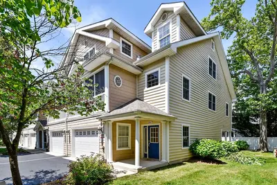 Image de Maison de ville joliment meublée dans la ville de Rehoboth Beach!