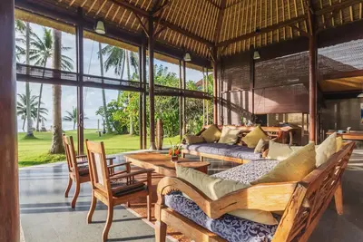 Image de Composé de trois villas de luxe (6 chambres) avec court de tennis \/ plage \/ spa \/ sauna)