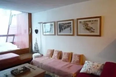 Image de Immeuble de standing au pied des pistes et de l'école de ski idéal famille.