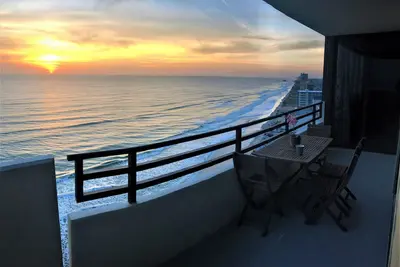 Image de Luxury Ocean Front 2 ch 2 ba Condo Horizons pour 6 personnes. 17ème étage Une vue magnifique!