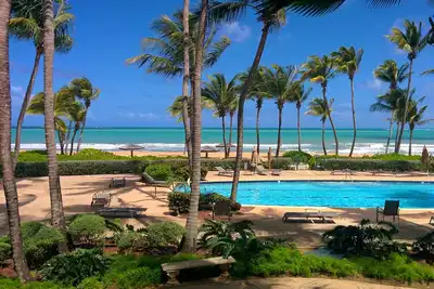 Image de Luxe RÉNOVÉ Beachfront Villa au Wyndham Rio Mar Beach Resort