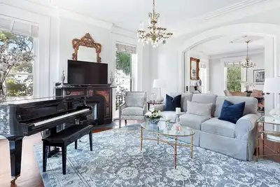 Image de Restez avec Lucky Savannah: Grand Manor sur Broughton Street avec parking privé