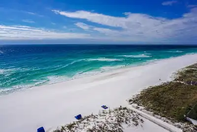 Image de Escapade d'été 3bd 3ba à seulement 1 min à pied de la plage avec 2 suites Master King