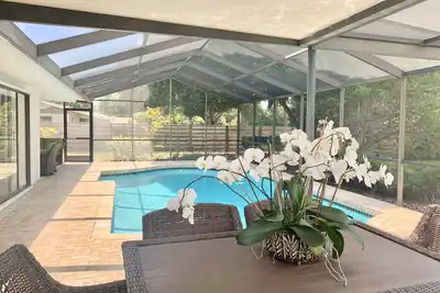Image de Incroyable 3 chambres, 2 salles de bain, piscine chauffée.