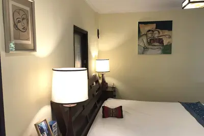 Image de Chambre confortable près d'Idc et de Bet Protea dans le centre Herzelyia