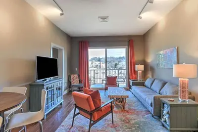 Image de Luxury Downtown Condotel Condo; commodités d'un hôtel avec le luxe et le confort d'une maison privée