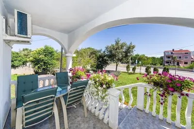 Appartement d'une chambre avec la terrasse Zaton, Zadar (A-15000-a)