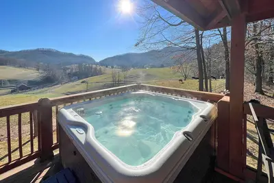 Image de Whit's End Smoky Mtn Home w / Hot Tub + 300 ° Views!