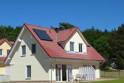 Image de Maison de vacances ensoleillée avec terrasse, cheminée, sauna pour des vacances reposantes