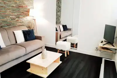 Image de 2 personnes, calme, Cosy, 10 min Walk City Center