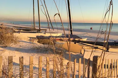 Image de Condominiums avec vue sur la plage, adaptés aux familles, près de la plage East Pc Beach