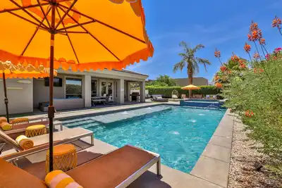 Image de Escapade Luxury Desert - piscine chauffée de style resort + spa + volley-ball + foyer + putting