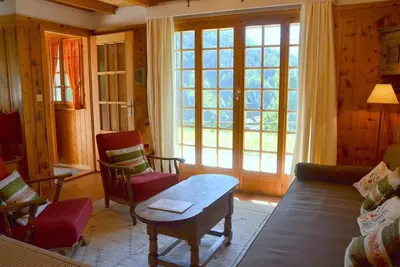 Image de Extérieur : chalet pour 4 personnes, rez-de-chaussée avec jardin et mobilier de jardin, balcon -Inté