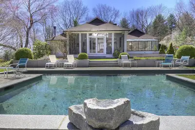 Image de 100% Roxbury! (Zoom Carte In ++) PoshPadsCT \"Painter Hill\" Menthe 4-Br, Piscine, Feu, Bbq