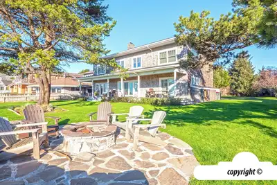 Image de Big House Little Beach géré professionnellement par Seaside Vacation Homes, Inc