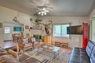 Image de Nouveau! Quaint Ranch Home w / Yard Ă Midtown Anchorage