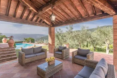 Superbe ferme restaurée de 4 chambres en Toscane