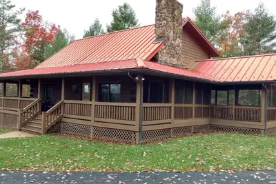 Image de Log Home Retreat sur une ferme privée pittoresque
