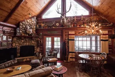 Image de Cabane rustique luxueuse en rondins sur le lac rond Magestic Ă Richardson Bay Cabin 7