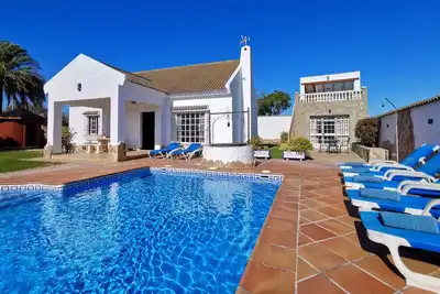 Image de Casa Zahora - Piscine & Spa, proche de plage, parfait pour les familles élargies