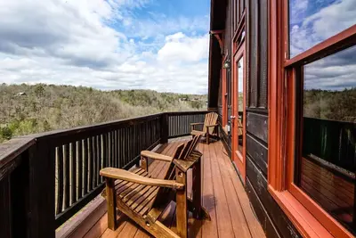 Image de 5 chambres, 5 salles de bain, piscine, rivière, vues, cuisine gastronomique, table de billard, porches