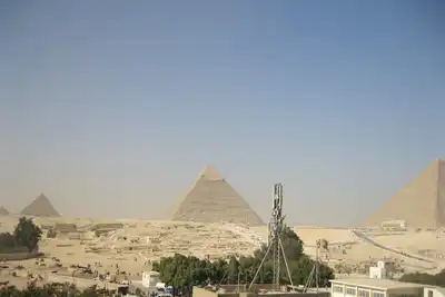 Image de Appartement de trois chambres avec toit vue pyramides