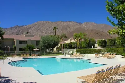 Image de Centre-Ville Palm Springs Piscine INFÉRIEURE Condo ÉTAPES Du Casino