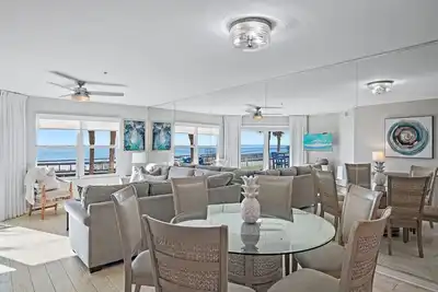 Image de ** Ouvertures D'Automne ** Vues Directes Sur Le Golfe ** Service Parapluie Gratuit Condo Haut De Gamme **