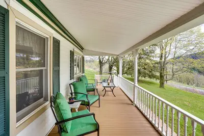 Image de Nouveau! Ferme historique w / Deck dans les Catskills!