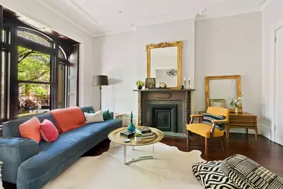 Nouvelle Liste! Retraite de maison de ville élégante