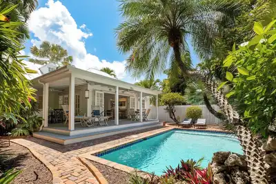 Image de \"La Coquille\" ~ classique, de luxe Vieille Ville Gem avec piscine privée et jardins!