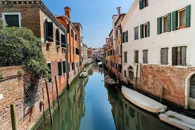Image de Ca' Venexiana, an exceptional canalside flat & courtyard in Dorsoduro