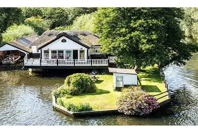 Image de Superbe maison de vacances Wroxham sur la rivière Bure avec bateau privé pour 10 personnes