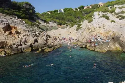 Image de Domaine privé de Port d Alon rez de villa dans jardin 5 mn de la mer piscine