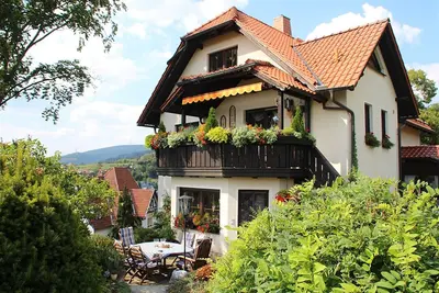 Image de Appartement confortable avec vue panoramique sur les montagnes et la campagne