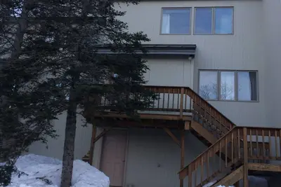 Image de Great location - 3 bd, 2 salles de bain Condo, à proximité des sentiers et du village