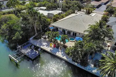 Image de Maison de piscine côtière rénovée fabuleuse sur Lido Key secondes de Saint Cercle d'Armand