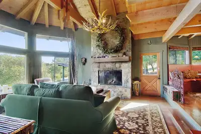 Image de Lodge romantique à Point Reyes \/ Inverness: «Mankas-esque Retreat»