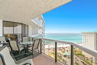 Image de Nouvelle Liste! Magnifiques vues sur la plage depuis cet incroyable condo avec piscine / bain à remous communs