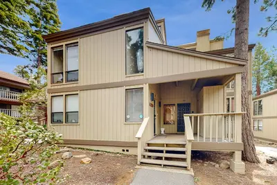 Image de Nouvelle Liste! Cozy condo w / plusieurs balcons, cheminée et piscine partagée / bain à remous