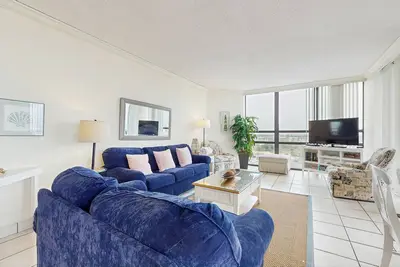 Image de Nouvelle Liste! Condo condo w / piscine partagée, bain à remous et salle à manger sur place, près de la plage