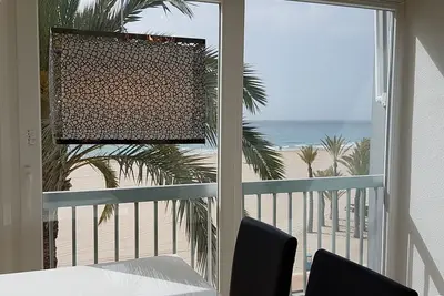 Image de Appartement rénové avec places de parking directement sur la cour.