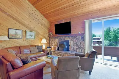 Image de 2 chambres et mezzanine, 3 salles de bain complètes, 8 couchages, trois niveaux