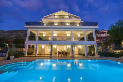 Image de Villa de luxe de 5 chambres avec piscine privée et jardin à oludeniz