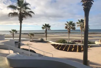Image de Casa 603- Tessoro Luxury Beachfront Condo - Las Conchas